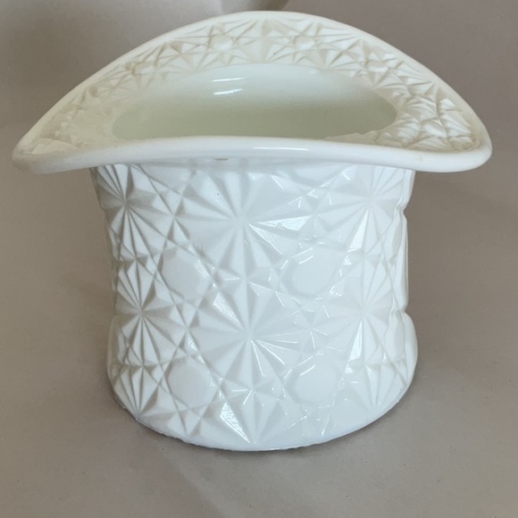 MILK Glass Top Hat, Vintage - Picture 4 of 6